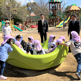 滋賀県東近江市にインクルーシブ遊具を寄贈